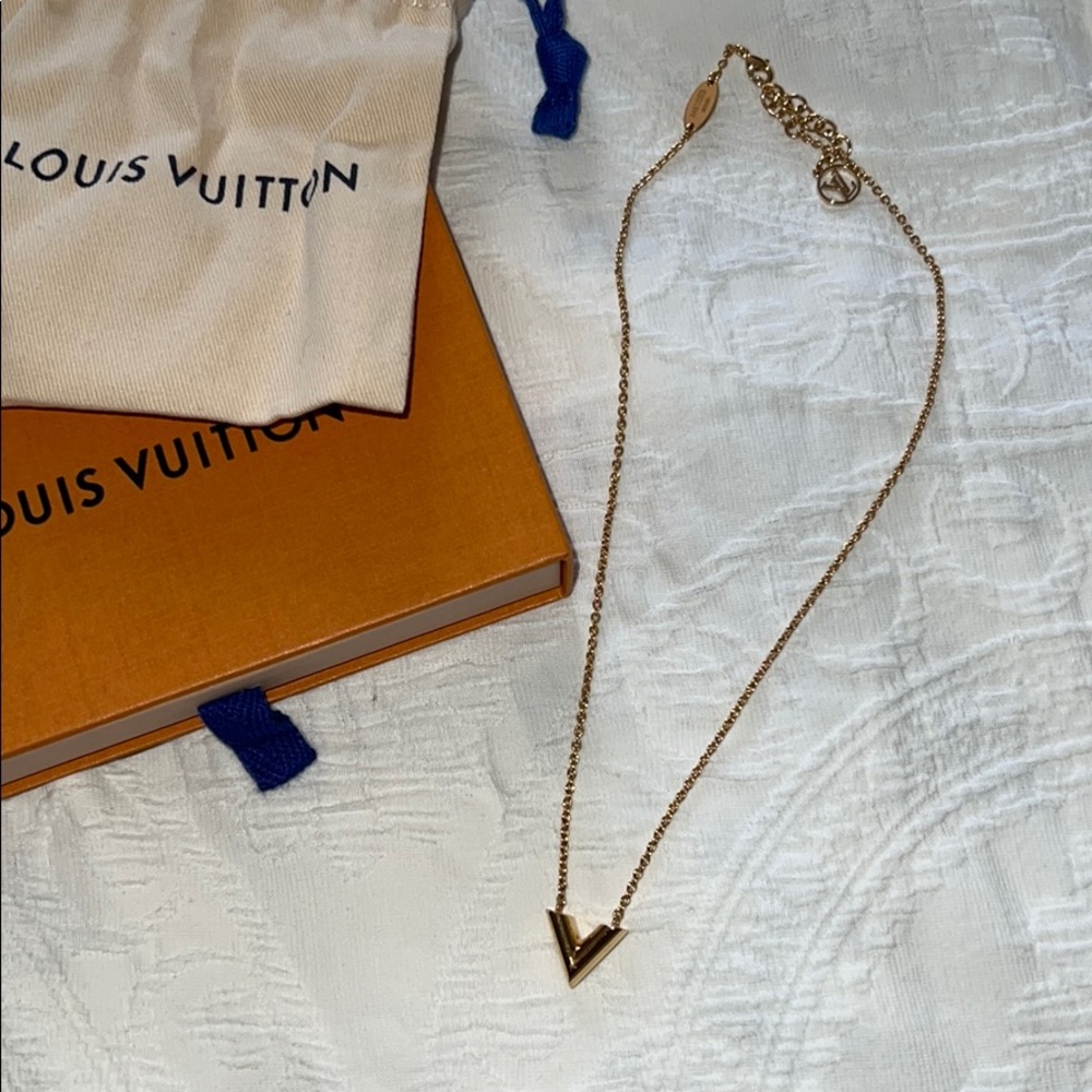 Women’s Louis Vuitton V Necklace